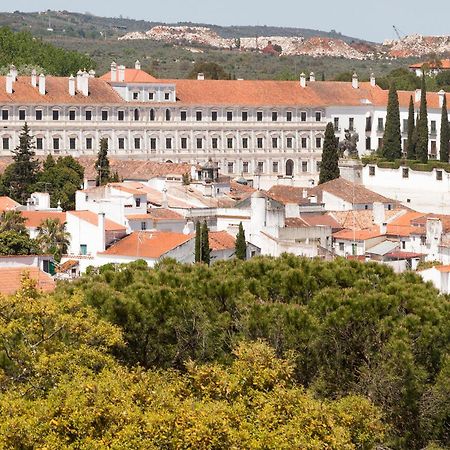 Alentejo Marmoris Hotel & Spa, A Small Luxury Hotel Of The World Віла-Вісоза Екстер'єр фото The Convent of the Order of Christ, the first university of Portugal